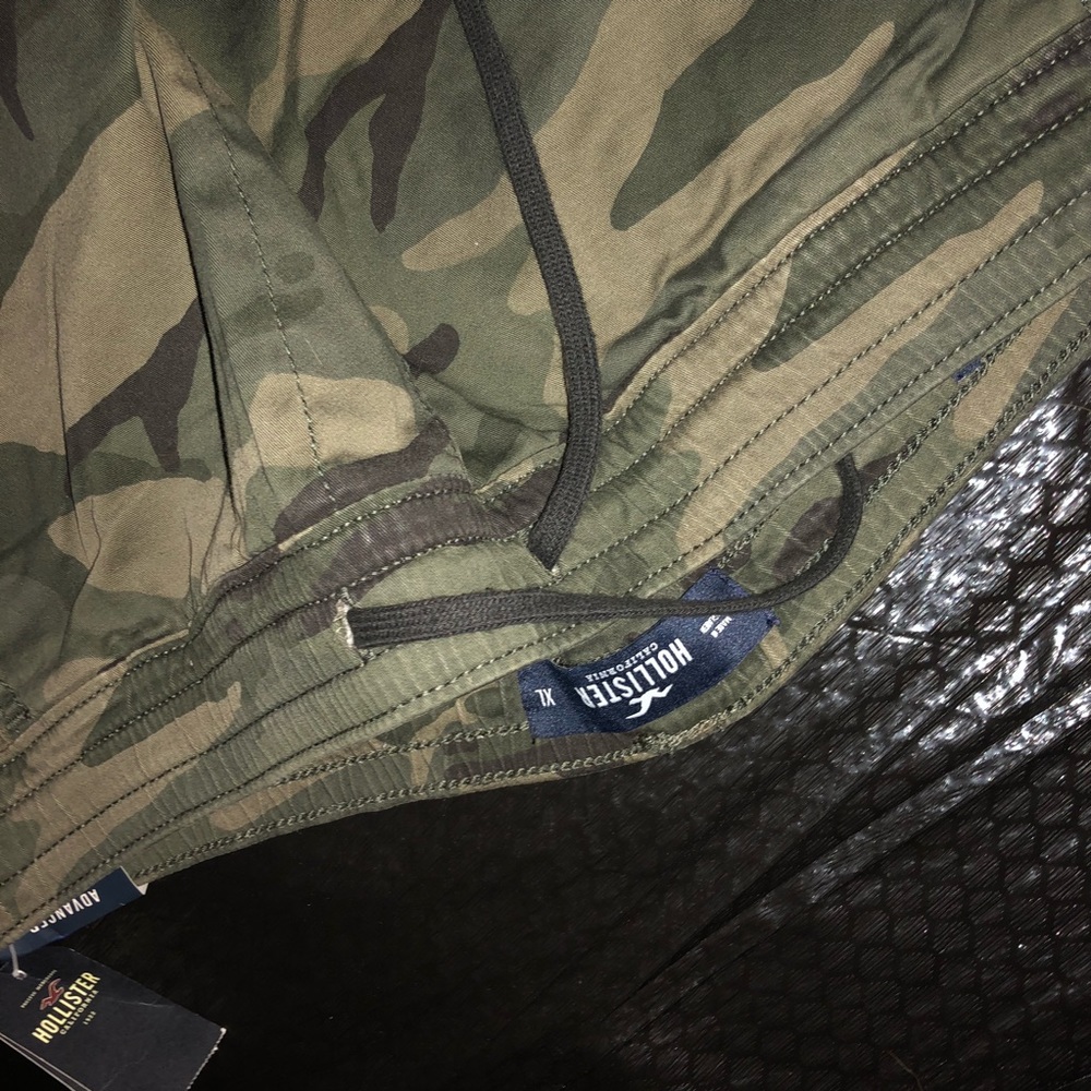 NWT Hollister men’s camo joggers XL